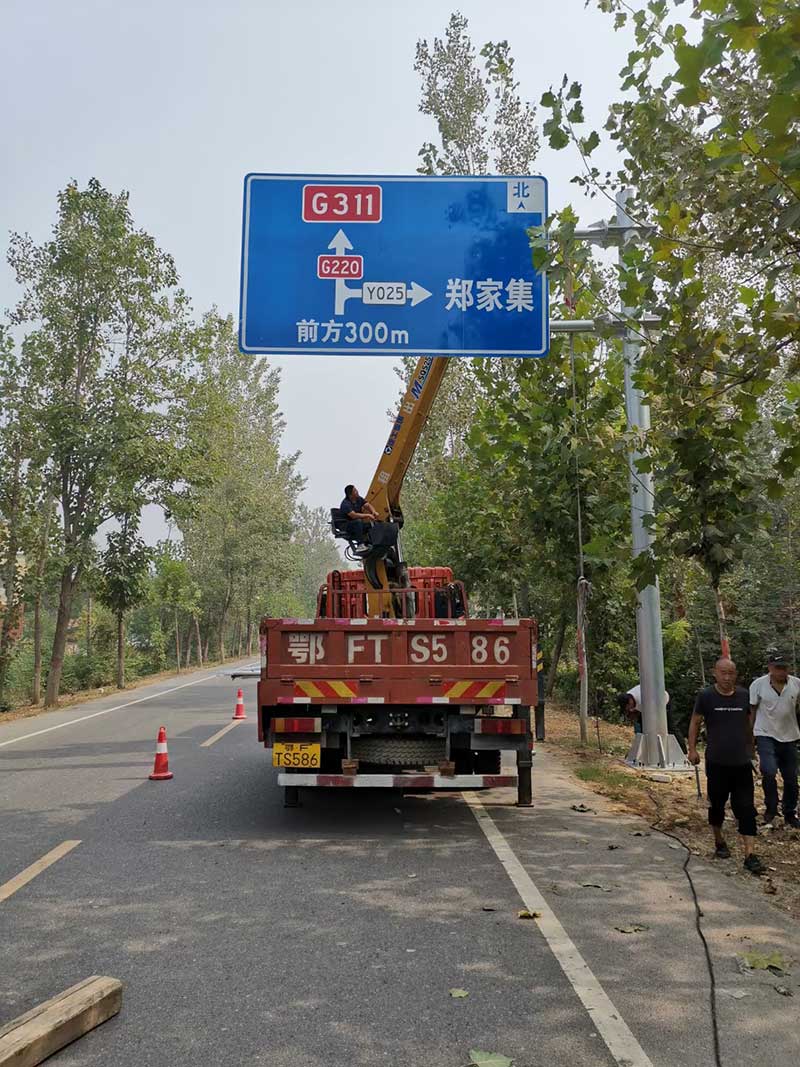 交通标志杆 、标志牌